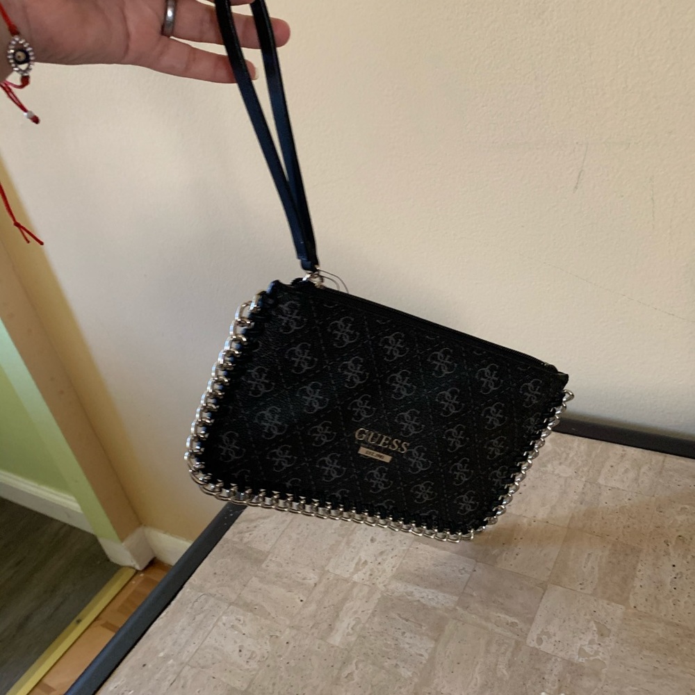 Guess - Picture 3 of 3